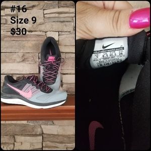 Women's Nike Shoes Size 9